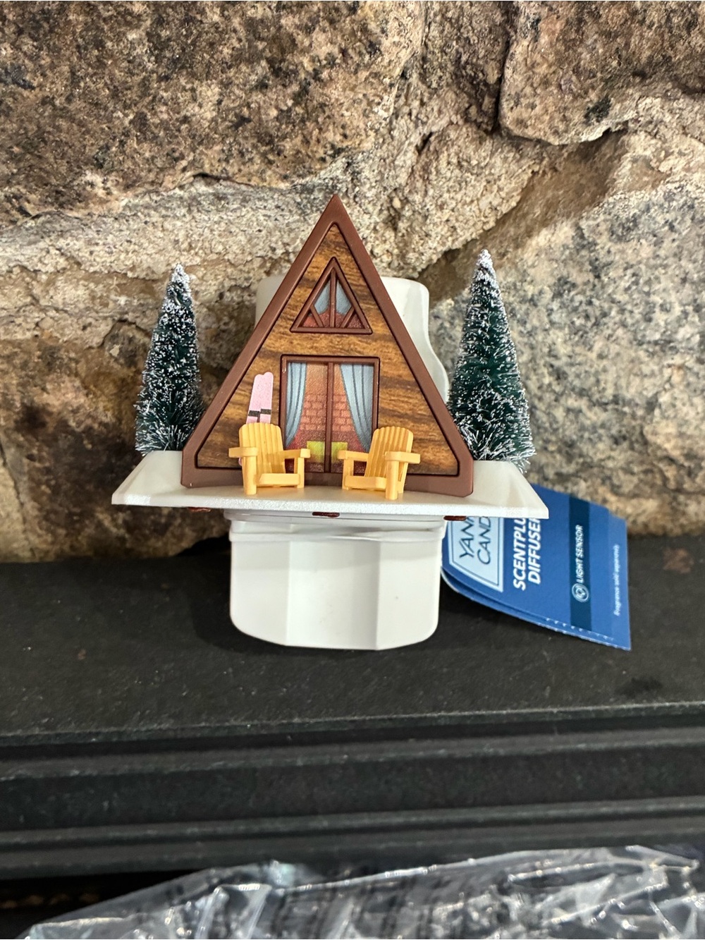 Yankee Candle Christmas Cabin Fragrance Scentplug Diffuser with Light Sensor New